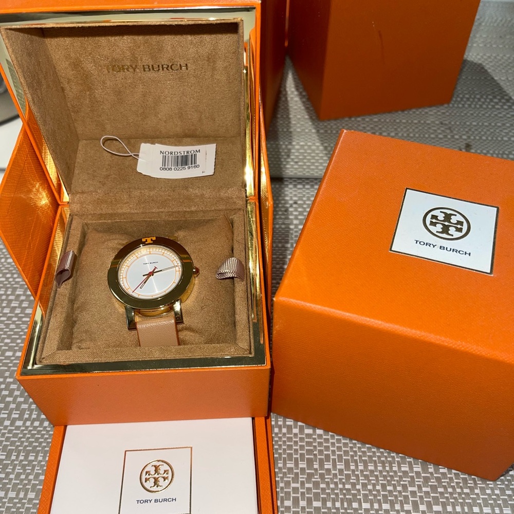 Tory Burch Women’s Ellsworth Leather Strap Watch